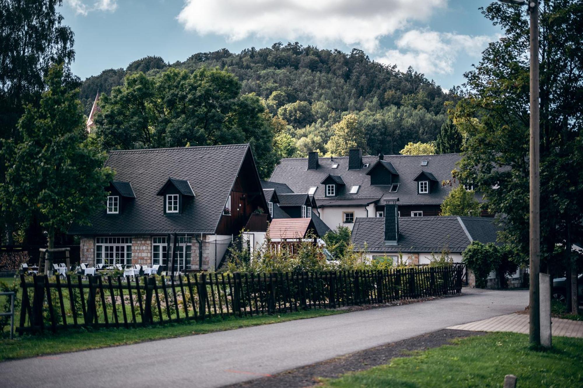 Pivnice ve Dvorci - Jítravský Dvorec Rynoltice Exterior foto