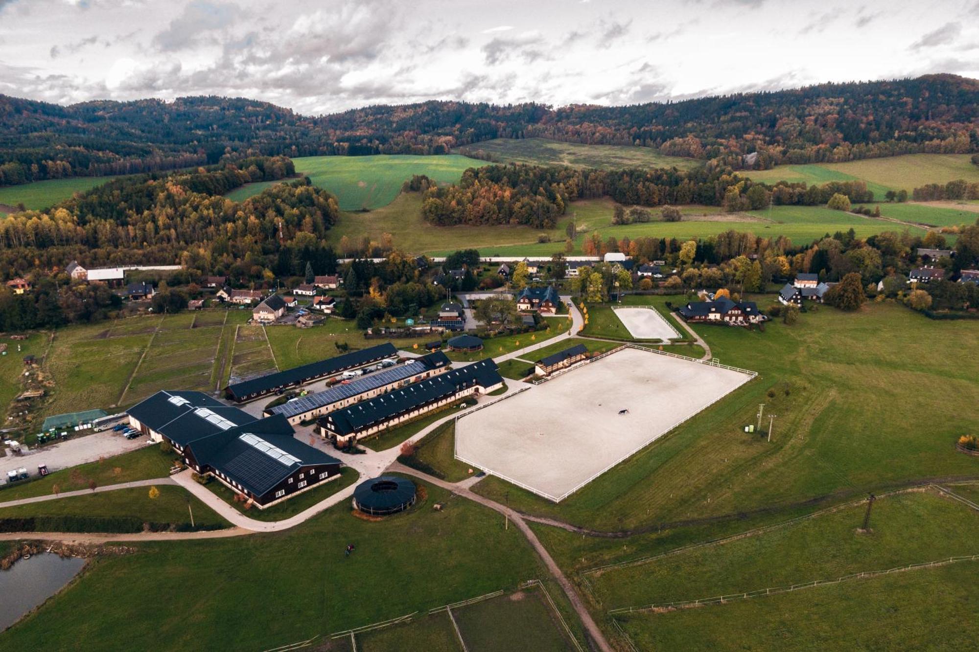 Pivnice ve Dvorci - Jítravský Dvorec Rynoltice Exterior foto