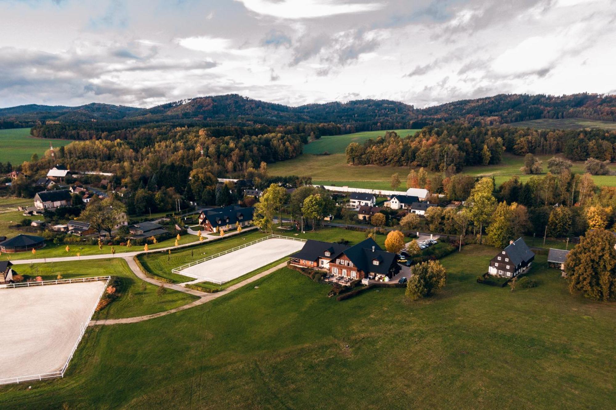 Pivnice ve Dvorci - Jítravský Dvorec Rynoltice Exterior foto