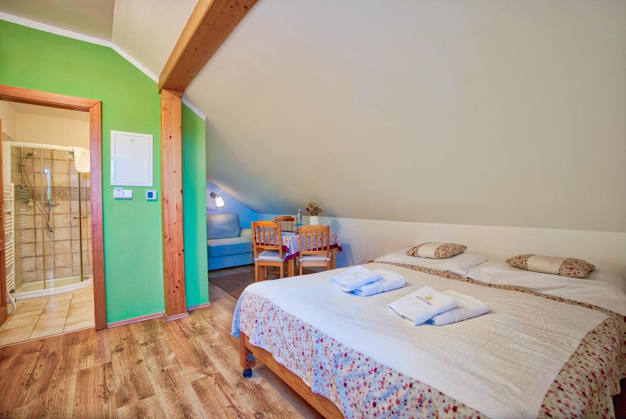 Pivnice ve Dvorci - Jítravský Dvorec Rynoltice Exterior foto