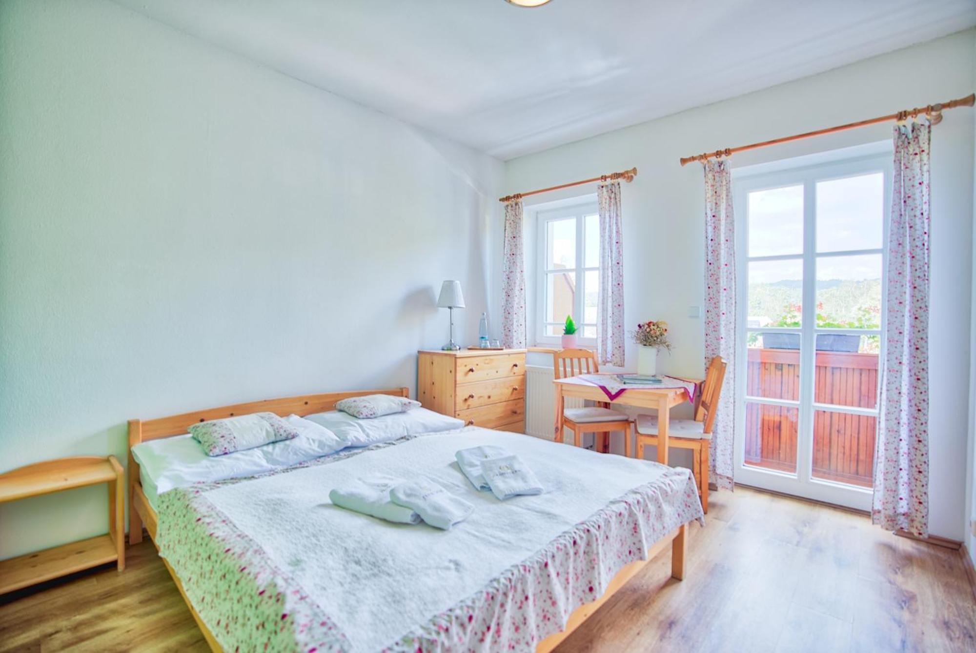 Pivnice ve Dvorci - Jítravský Dvorec Rynoltice Exterior foto