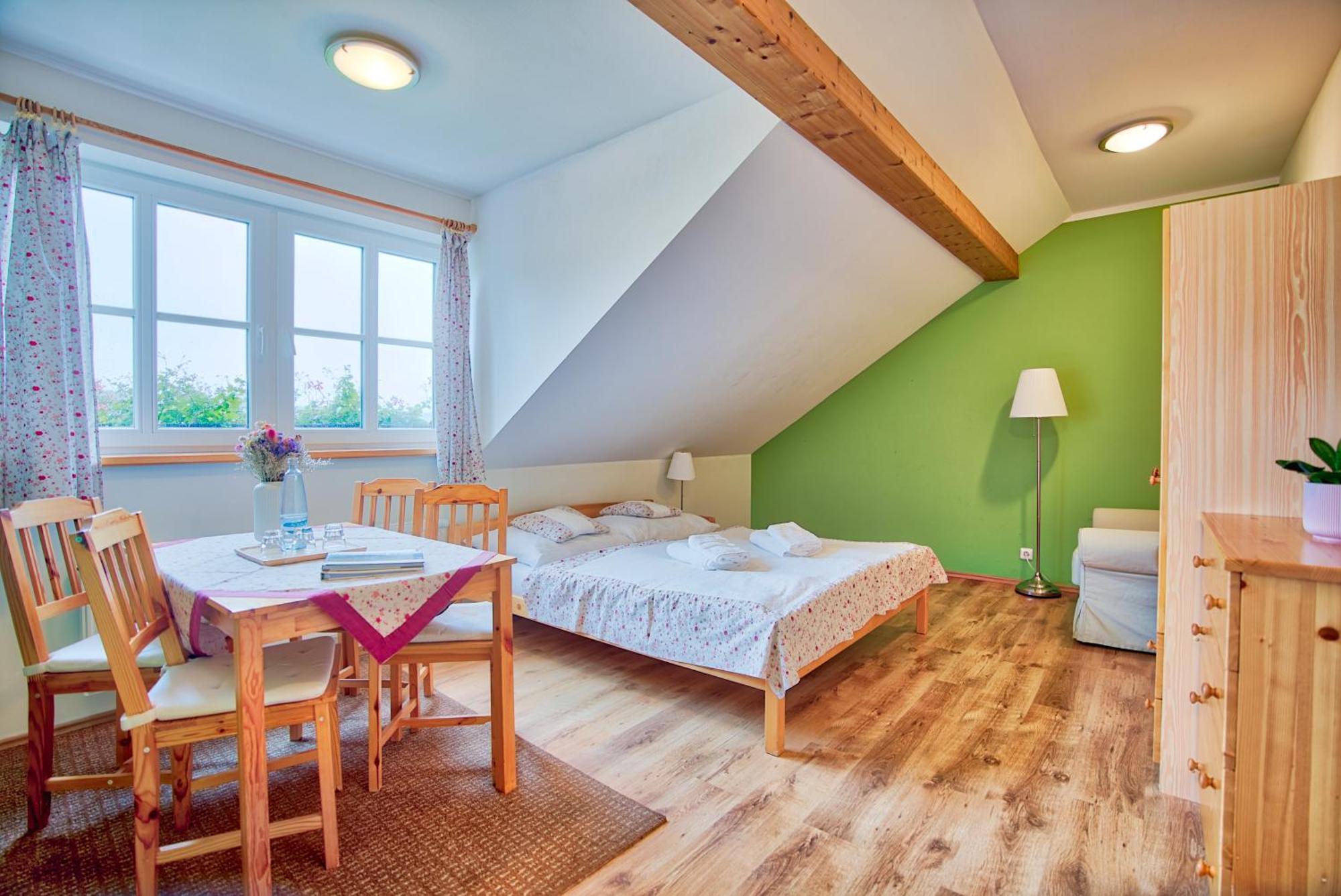 Pivnice ve Dvorci - Jítravský Dvorec Rynoltice Exterior foto